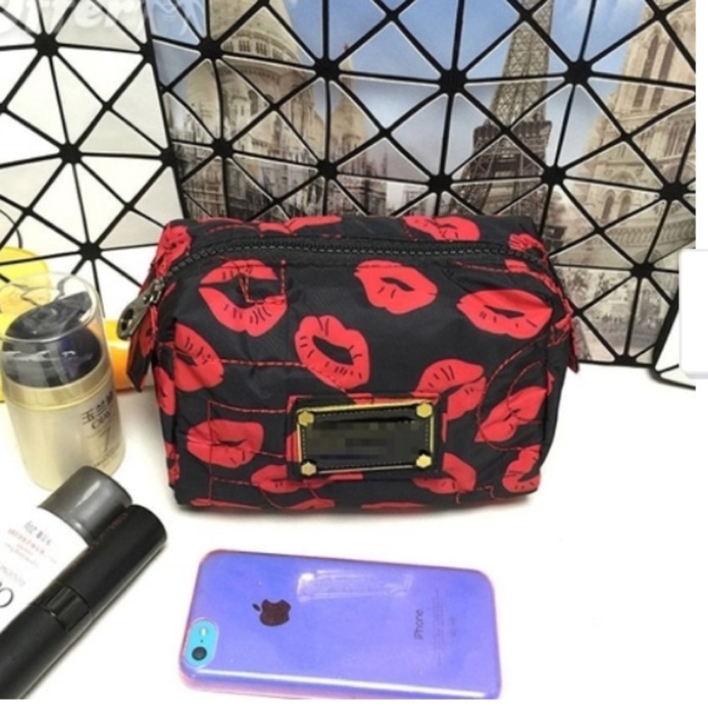 NEW Marc Jacobs makeup bag